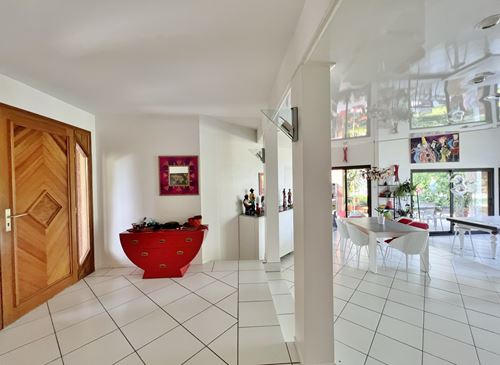 Villa - 216 m² - 6 pièces