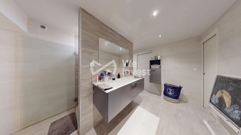 Appartement - 184 m² - 5 pièces