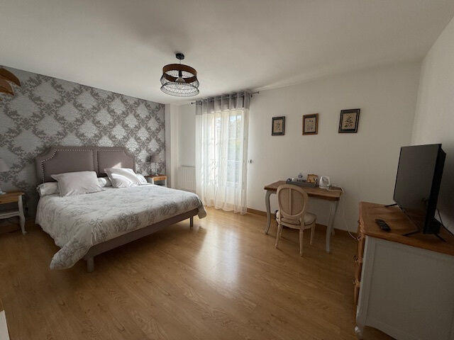 Maison - 218 m² - 8 pièces