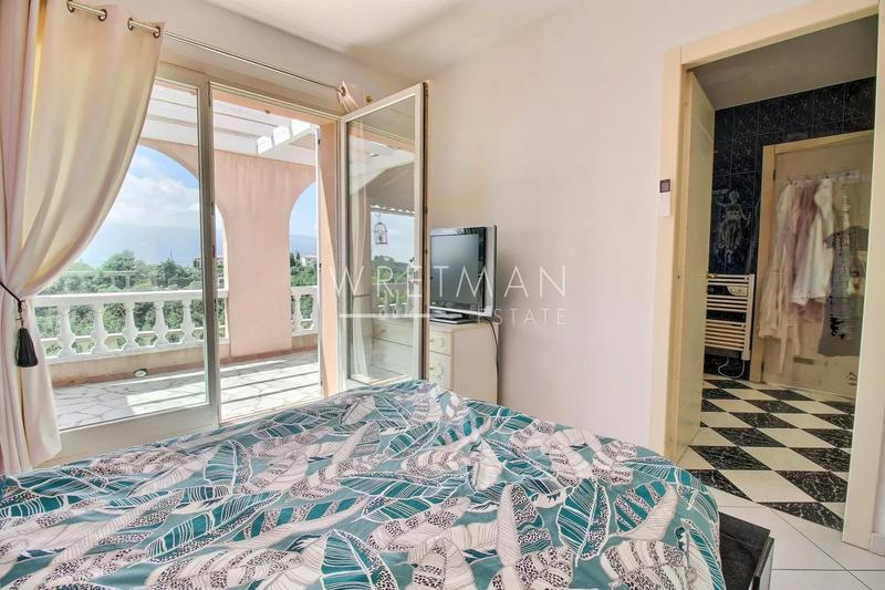 Maison - 256 m² - 8 pièces