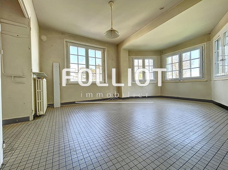 Maison - 230 m² - 12 pièces