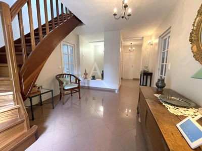 Maison - 251 m² - 8 pièces