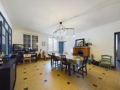 Maison - 200 m² - 7 pièces