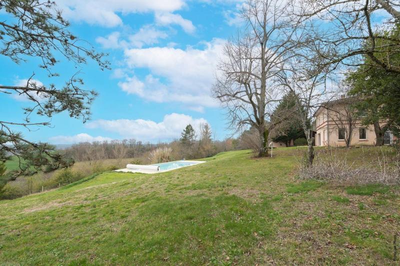 Maison - 245 m² - 6 pièces