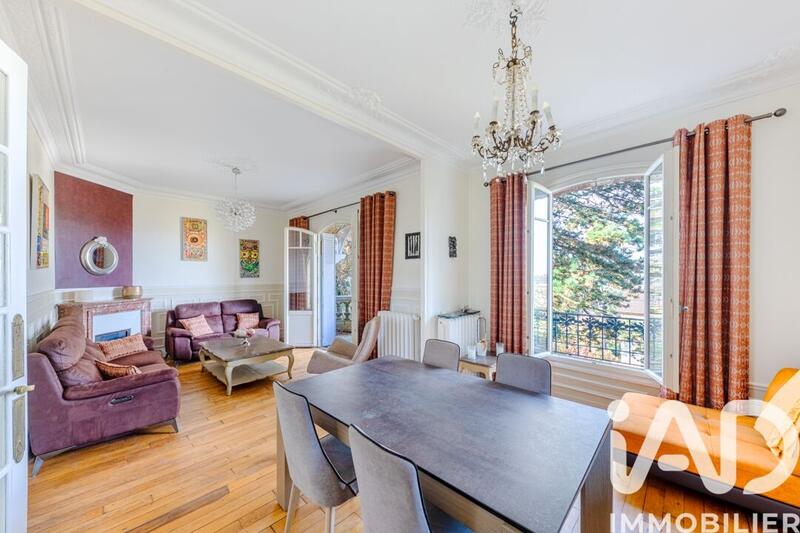 Maison - 210 m² - 11 pièces