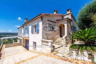 Villa - 181 m² - 7 pièces