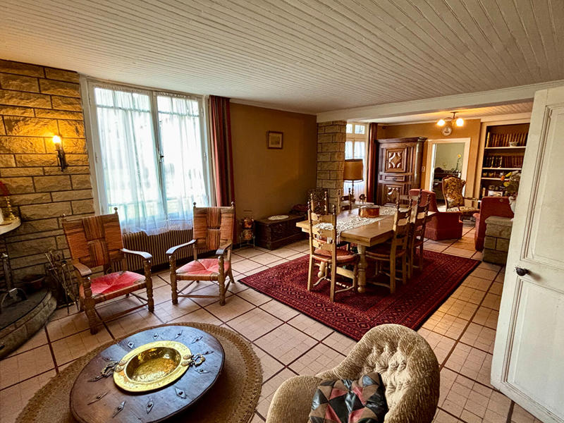 Maison - 246 m² - 9 pièces