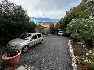 Immeuble - 200 m² - 8 pièces