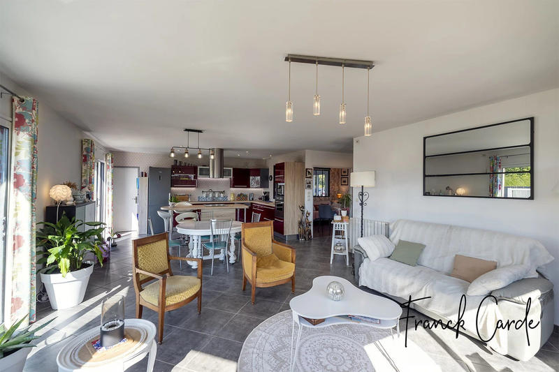 Maison - 159 m² - 8 pièces