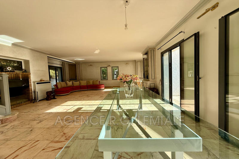 Maison - 180 m² - 7 pièces