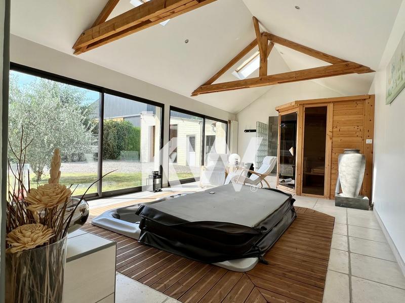 Maison - 220 m² - 9 pièces