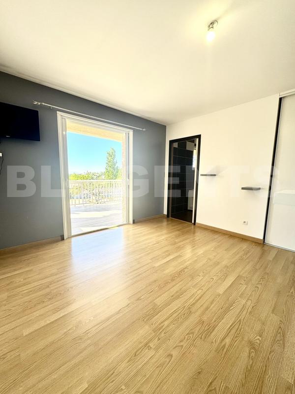 Propriété - 214 m² - 8 pièces
