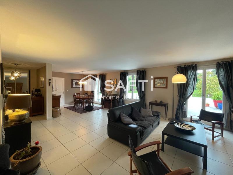 Maison - 256 m² - 9 pièces