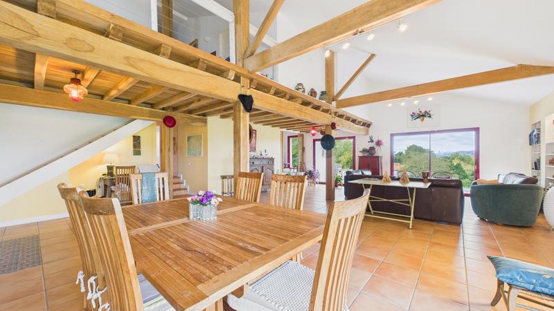 Maison - 316 m² - 10 pièces