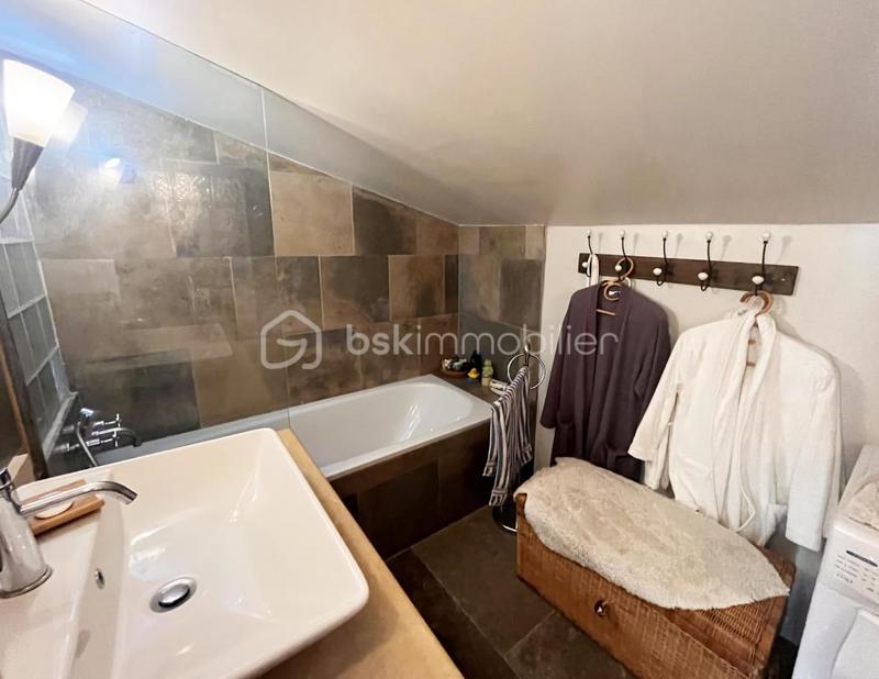 Propriété - 341 m² - 12 pièces