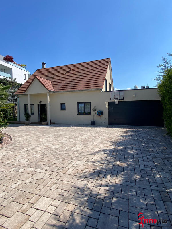 Maison - 200 m² - 8 pièces