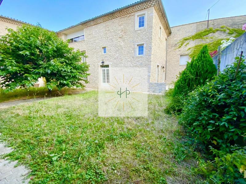 Maison - 300 m² - 9 pièces