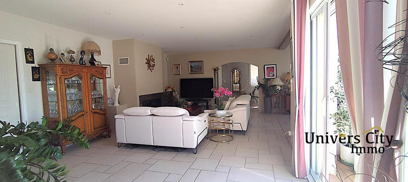 Maison - 196 m² - 7 pièces