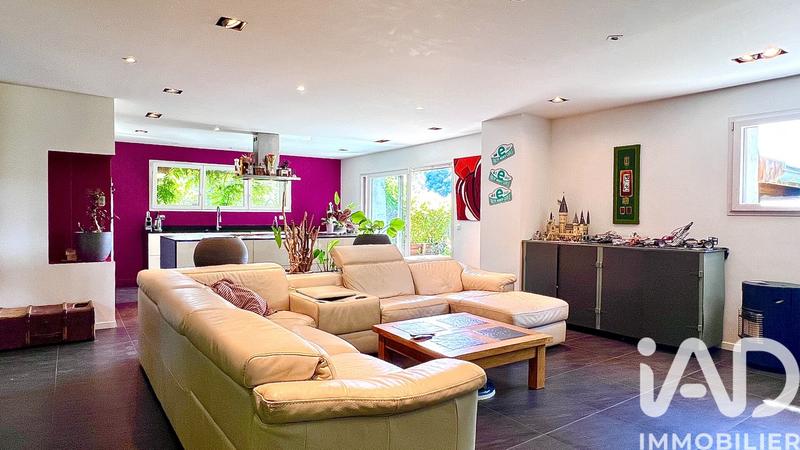 Maison - 300 m² - 5 pièces