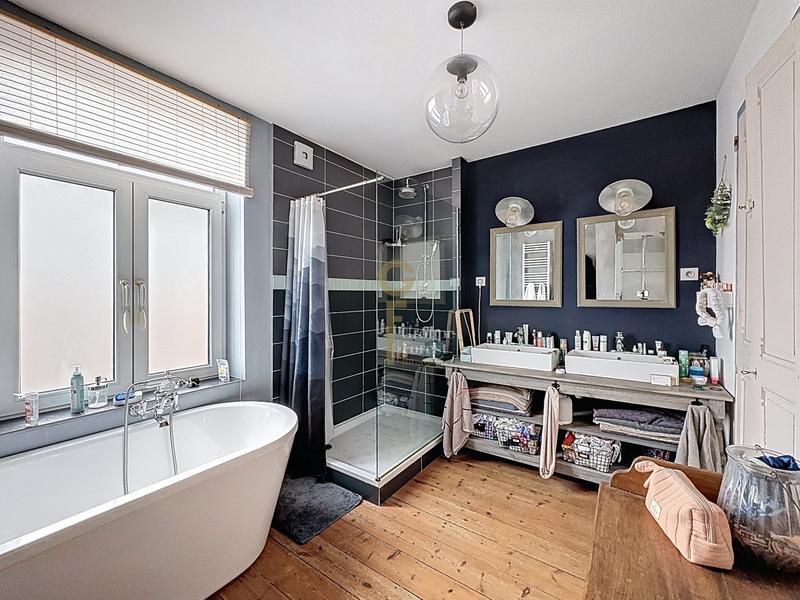 Maison - 170 m² - 8 pièces