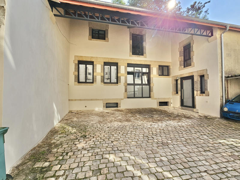 Loft - 268 m² - 8 pièces