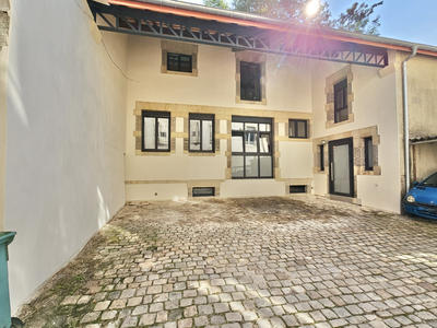 Loft - 268 m² - 8 pièces