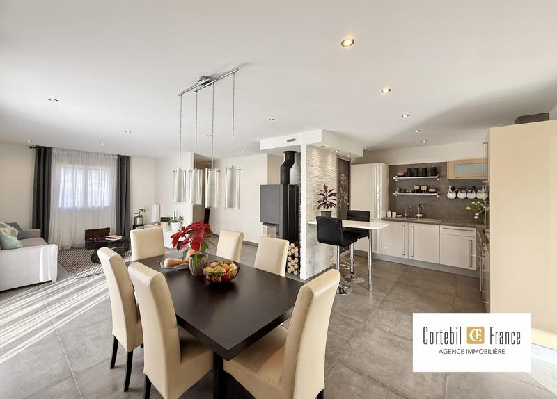 Villa - 277 m² - 9 pièces