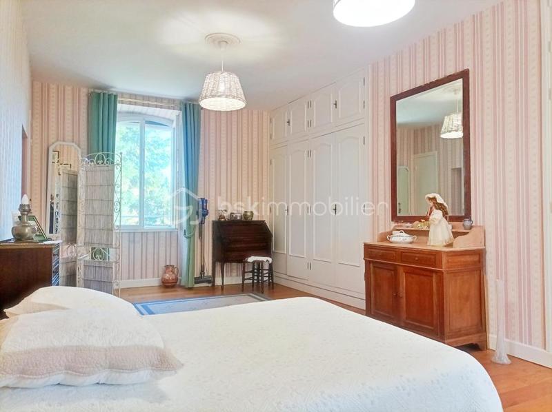 Demeure - 114 m² - 7 pièces