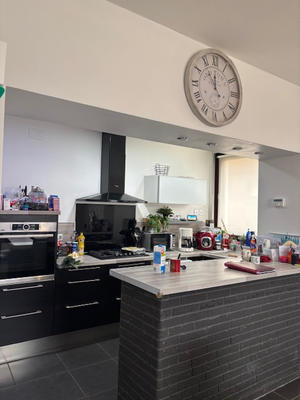 Maison - 93 m² - 8 pièces