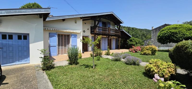 Maison - 212 m² - 9 pièces