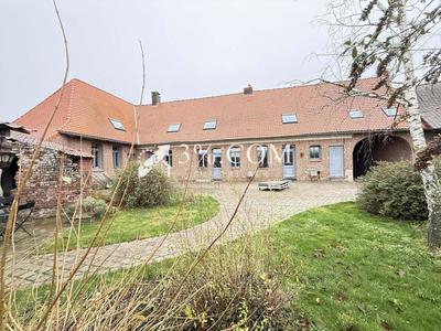 Corps de ferme - 291 m² - 7 pièces