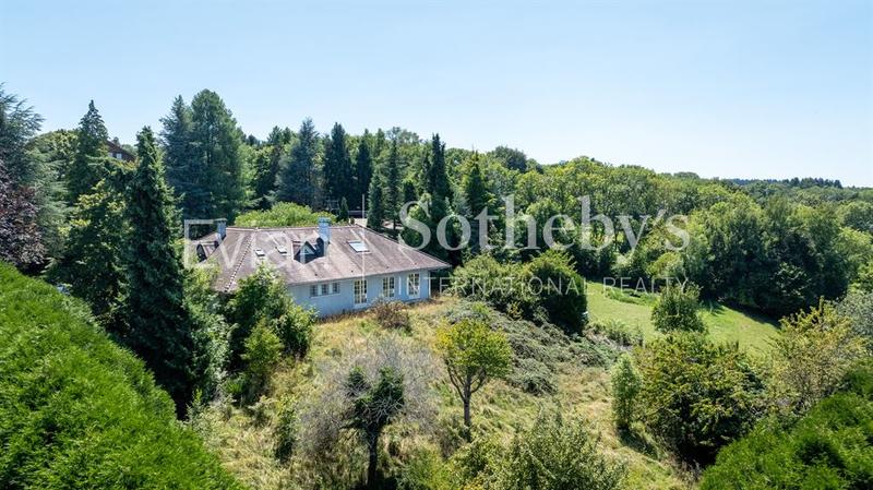 Maison - 230 m² - 8 pièces