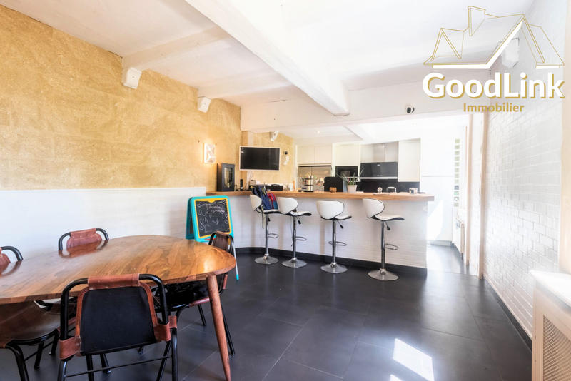 Maison - 235 m² - 7 pièces