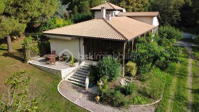 Propriété - 190 m² - 6 pièces