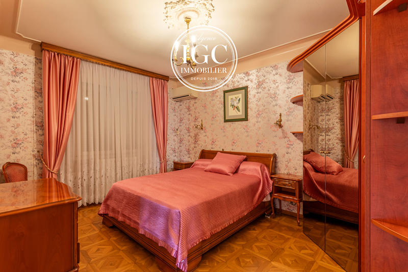 Maison - 240 m² - 6 pièces