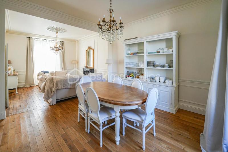 Maison de maîtres - 256 m² - 8 pièces