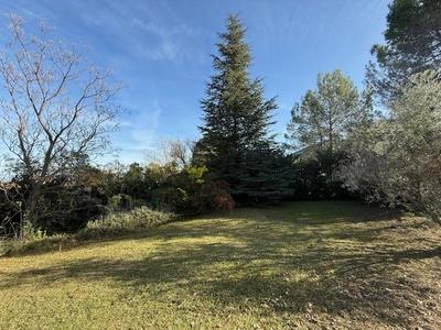 Terrain constructible - 1 088 m²