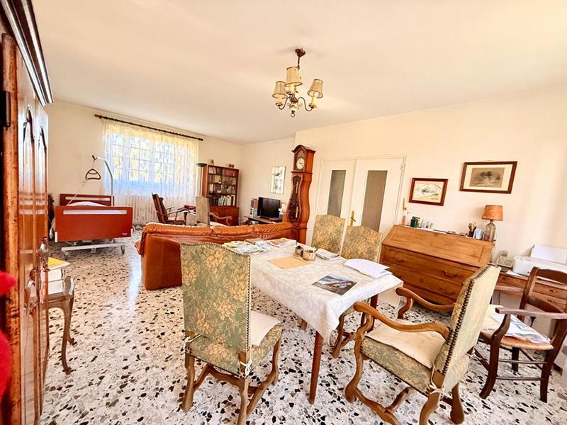 Maison - 270 m² - 12 pièces