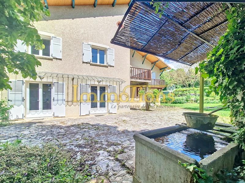 Maison - 330 m² - 9 pièces