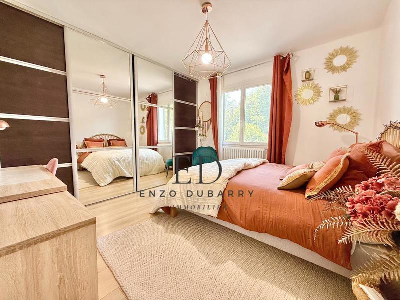 Maison - 301 m² - 9 pièces