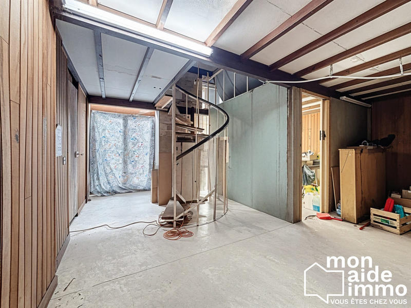 Maison - 300 m² - 12 pièces