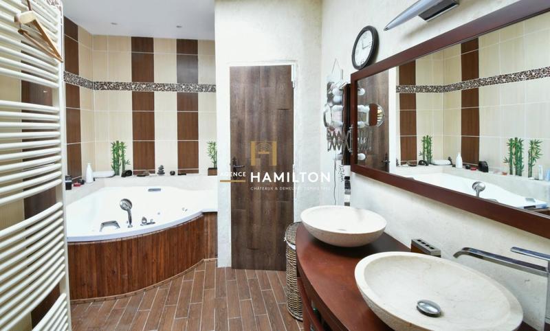 Maison - 399 m² - 11 pièces