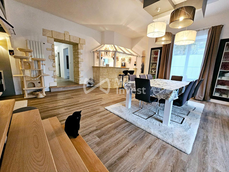 Maison - 258 m² - 8 pièces