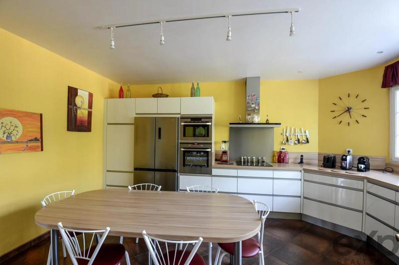 Propriété - 318 m² - 10 pièces