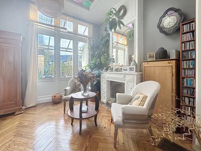 Maison - 210 m² - 6 pièces