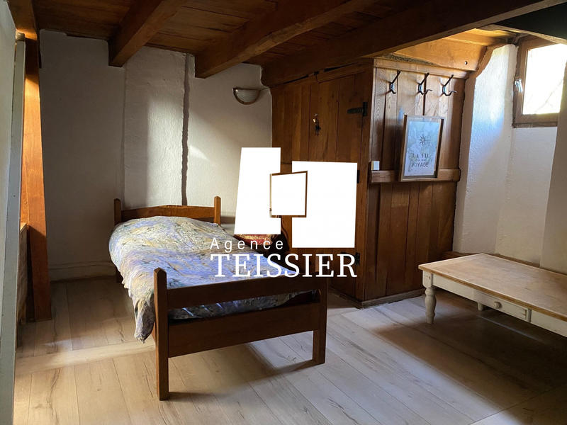 Maison - 270 m² - 18 pièces