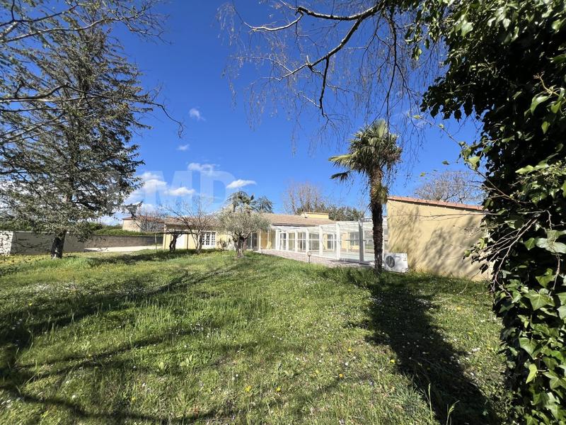 Maison - 230 m² - 13 pièces