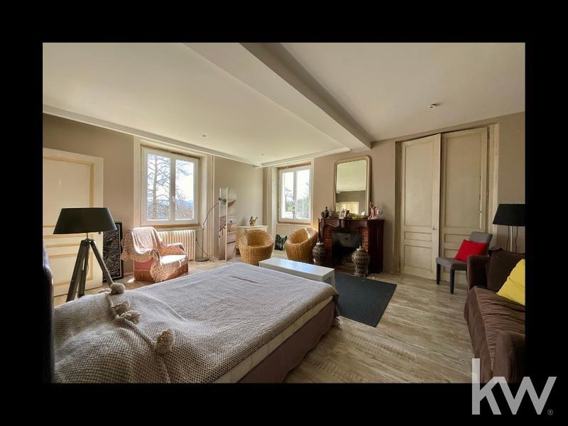 Maison - 445 m² - 9 pièces