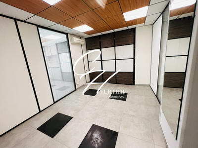 Local commercial - 99 m² - 5 pièces