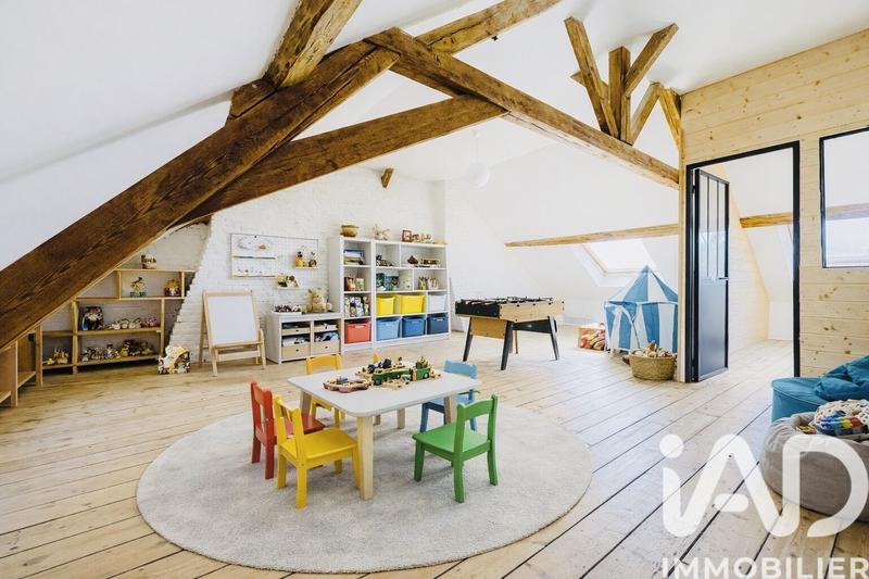 Maison - 242 m² - 8 pièces